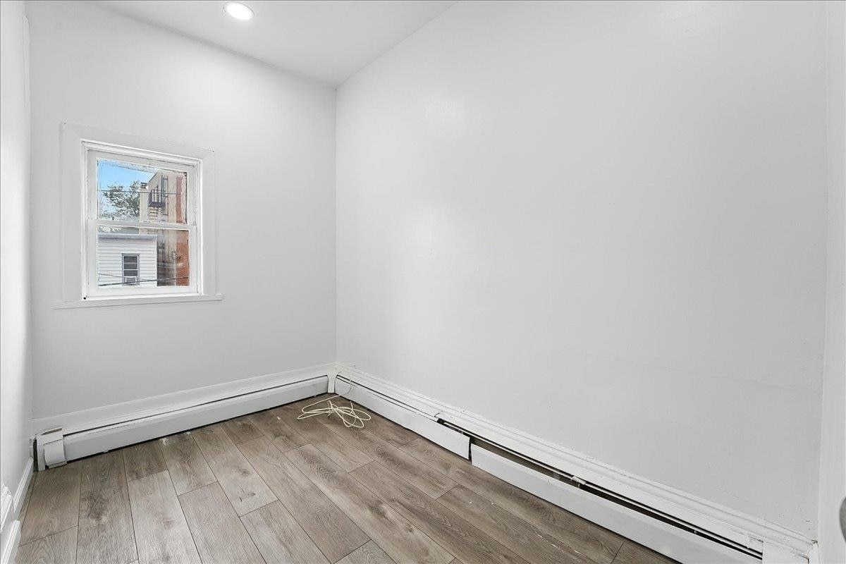 Building Photo - 283 Griffith St