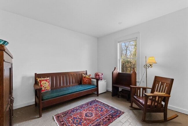 Building Photo - 303 Henderson St