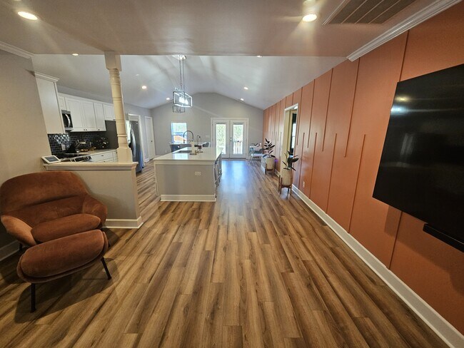 Building Photo - 2737 Celia Ave