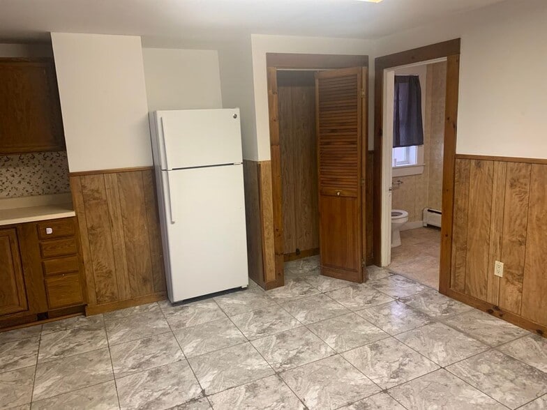 Building Photo - 22 Spring