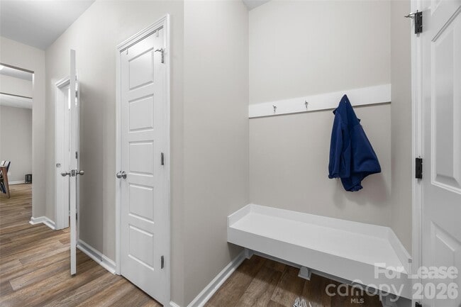 Building Photo - 1140 Streamside Ln