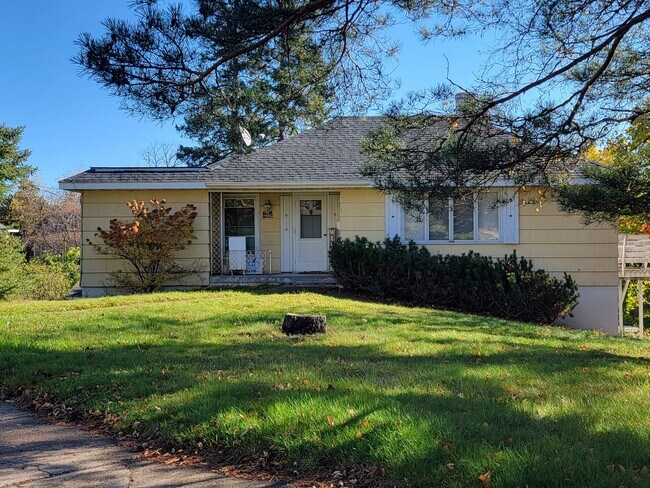 Primary Photo - Duluth MN 5-bedroom - 2-bath - single fami...