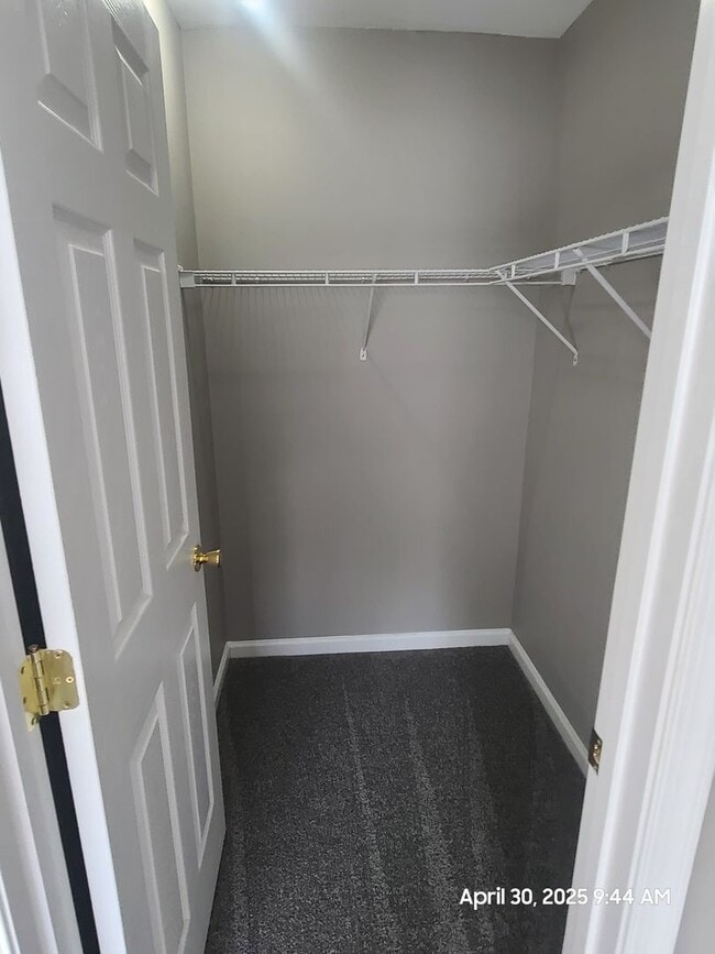 Building Photo - End Unit Town Home in Waynesboro, PA!