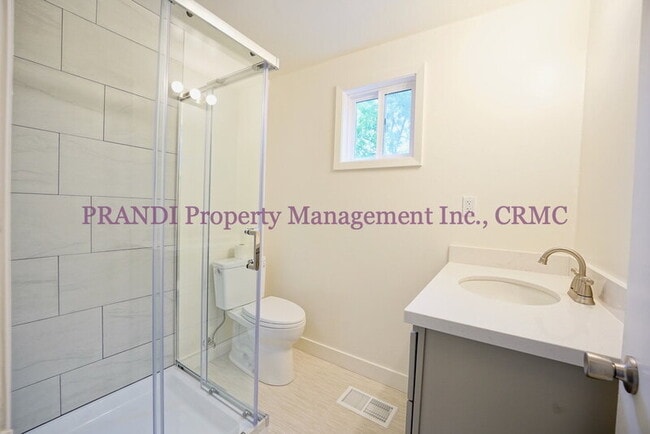 Building Photo - 226 D St