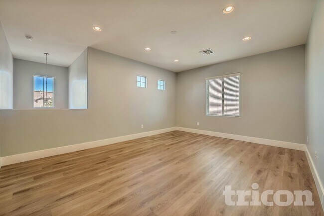 Building Photo - 678 S Desert Haven Rd