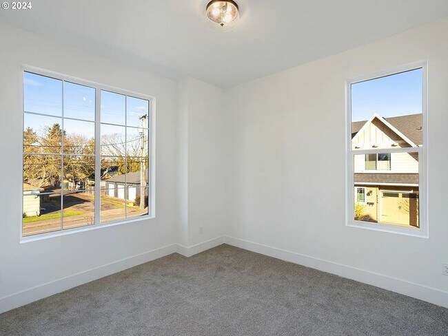 Building Photo - Charming 2-Bedroom 2.5 bath Home with Hardwood Floors & Attached Garage