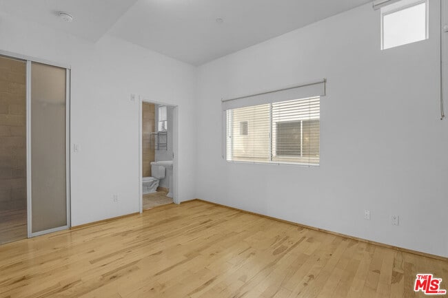 Building Photo - 717 Highland Ave