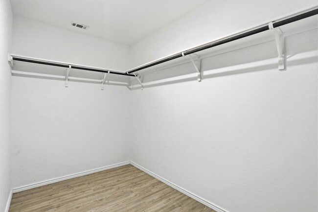 Building Photo - Single-Story 3/2 Rental Near Lackland Air Force Base | No Carpet | Fridge Included |