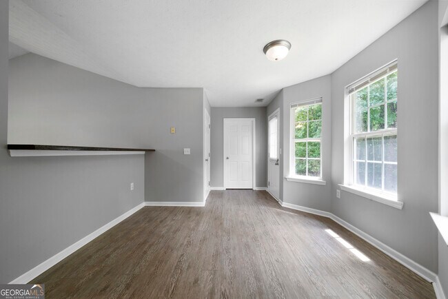 Building Photo - 761 Twin Oaks Ln