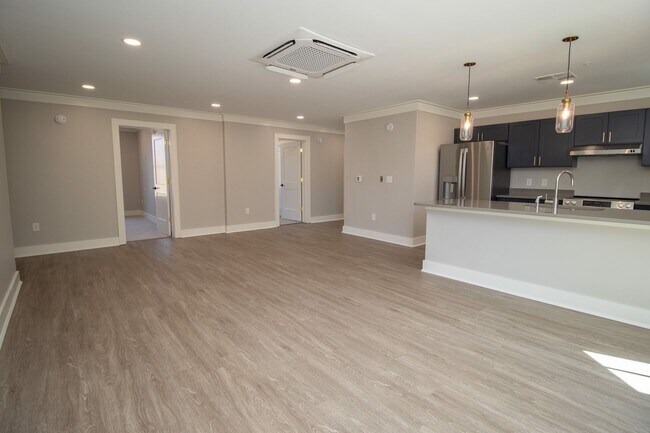 Building Photo - Sophisticated Downtown Living with Historic Charm