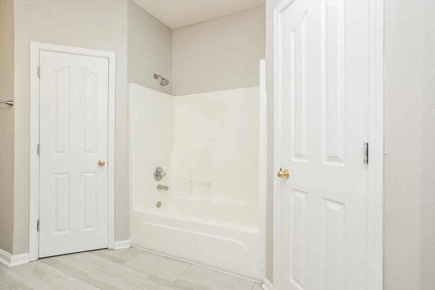Building Photo - 4471 Bishop Hills Dr