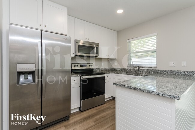 Building Photo - 2004 Cecile St