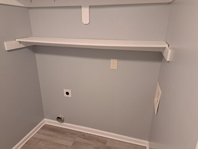Building Photo - Great Townhome