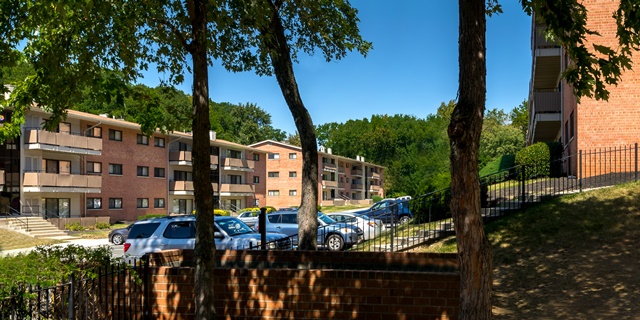 Building Photo - Capital View