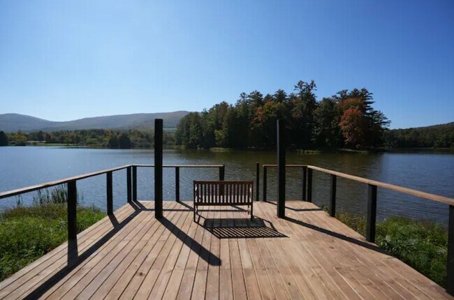 Building Photo - Luxury 5-Bedroom Retreat on 6.5 Acres — Furnished or Unfurnished — Flexible Lease