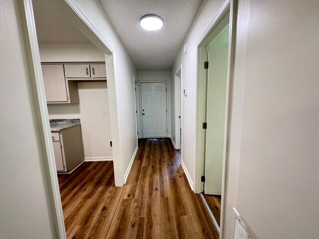 Building Photo - 6358 Olde Towne Dr