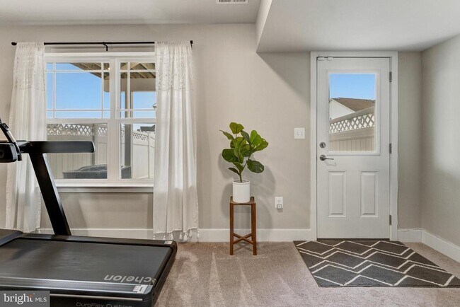 Building Photo - 11716 Emily Dickinson Pl