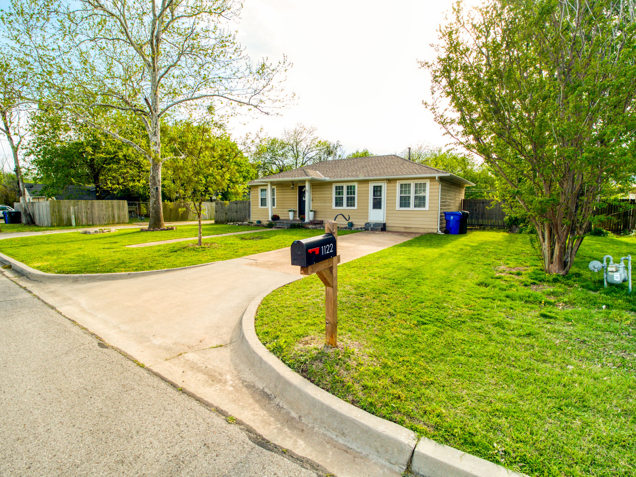 Parking in driveway or on the street - 1122 Fay Ave