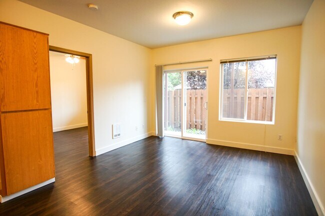 Building Photo - FREE RENT! Bright 1 Bdr w/Open Floorplan, DW & Patio + Cat OK!