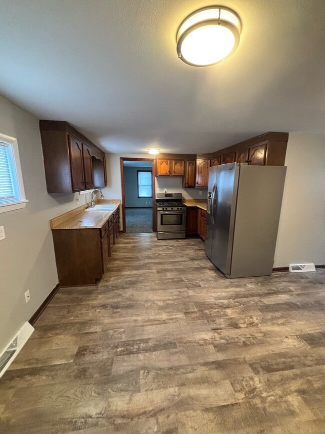 Building Photo - 620 Hemenway Pl