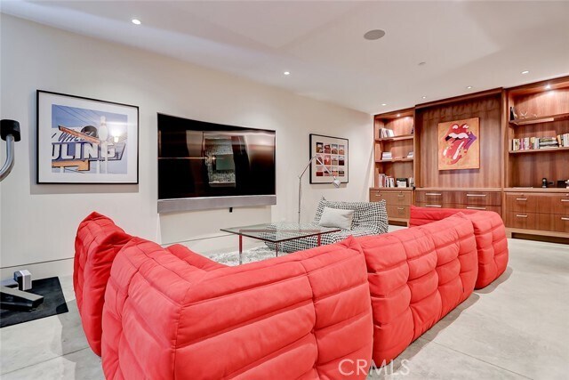 Building Photo - 3208 Ocean Dr