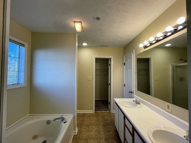 Building Photo - The Crossings at Morganton