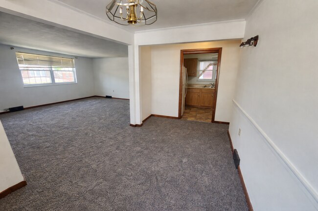 Building Photo - 21 Chalftone Avenue