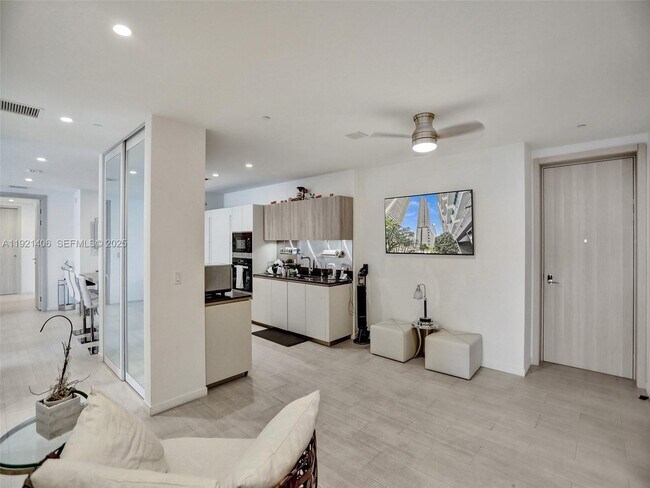 Building Photo - 1000 Brickell Plaza