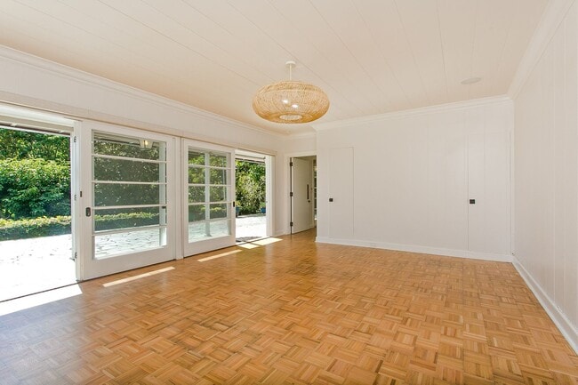 Building Photo - Rarely Available Private Estate in Manoa! Move in Ready!
