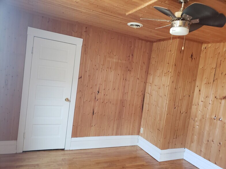 Building Photo - 204 N Macy St