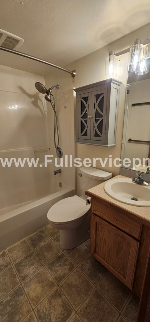 Building Photo - Quiet and charming 1 bedroom 1 bath DS apartment in Redondo Beach house