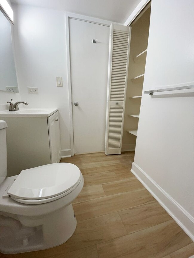 Building Photo - Nalanui Hale - 2 bed, 1 bath, 1 parking
