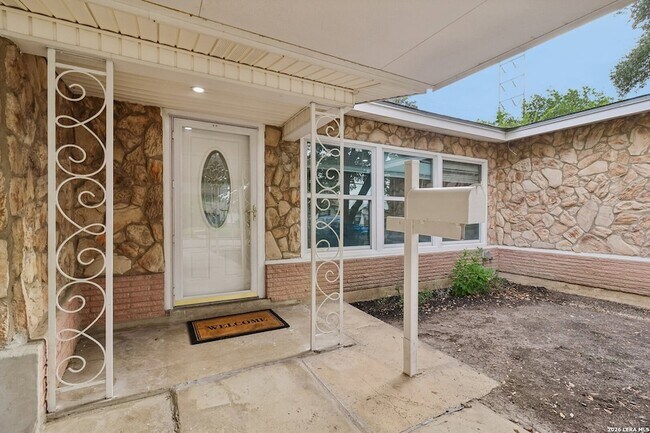 Building Photo - 623 Weizmann St