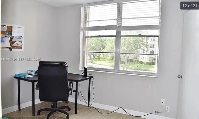 Building Photo - 9230 Lagoon Pl