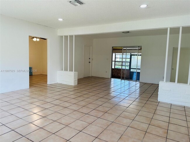 Building Photo - 5705 SW 39th St