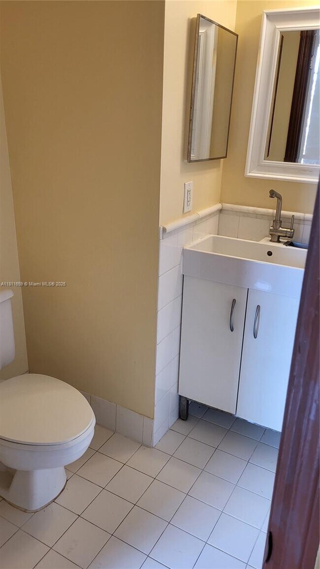 Building Photo - 715 SW 148th Ave