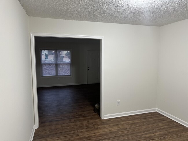 Building Photo - 4106 Hawthorne Cir