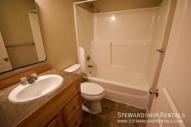 Building Photo - 2273 Hilyard St