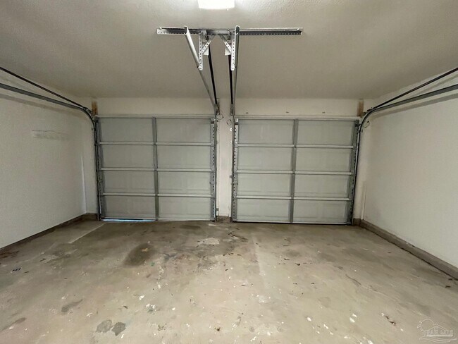Building Photo - 4615 Gladstone Dr
