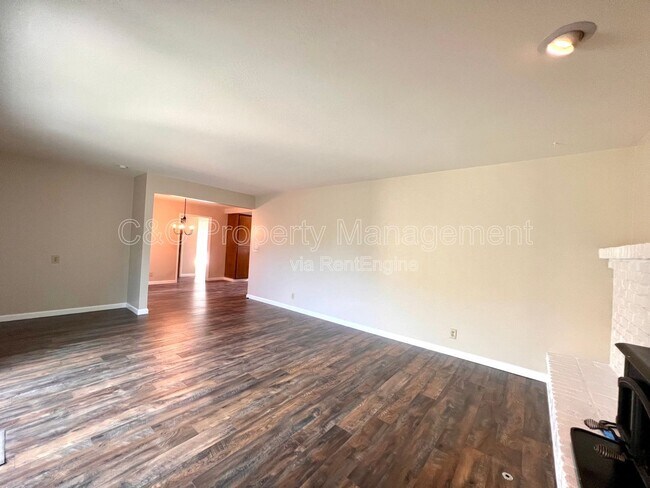 Building Photo - 1221 La Canada Way