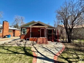 Building Photo - Cozy 2-Bed Downstairs Duplex, Close to CSU...