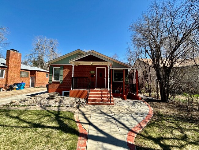 Primary Photo - Cozy 2-Bed Downstairs Duplex, Close to CSU...