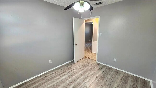 Building Photo - 822 Lakeview Ridge