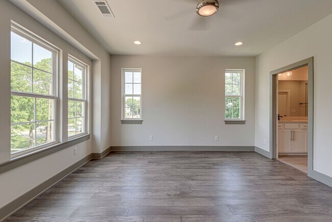 Building Photo - West Nashville Townhome