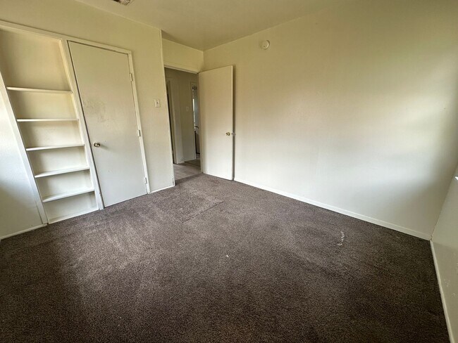 Building Photo - 1106 La Porte Dr