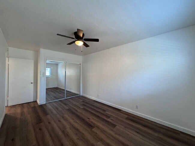 Building Photo - Charming 3-Bedroom Home with 2-Car Garage & Driveway Parking in North Long Beach