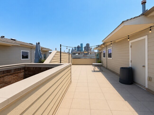 Building Photo - 1605 W Dallas St
