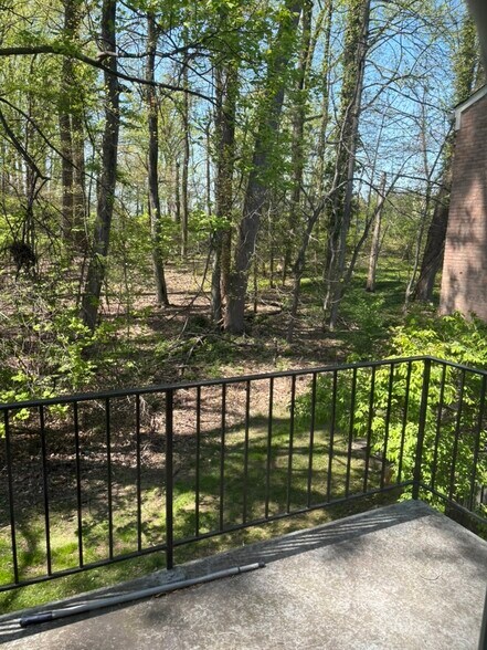 Building Photo - 10618 Kenilworth Ave