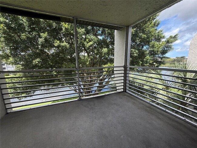 Building Photo - 9235 Lagoon Pl