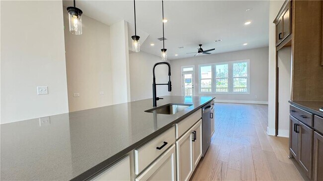 Building Photo - 2694 Evers Dr NE